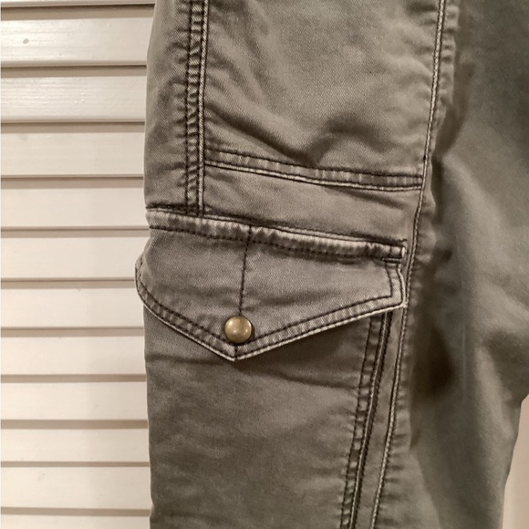 Skinny Cargos  in Olive 28 - Picture 7 of 12